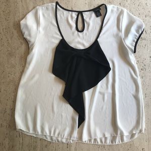 Rue21 super cute white/black bow shirt